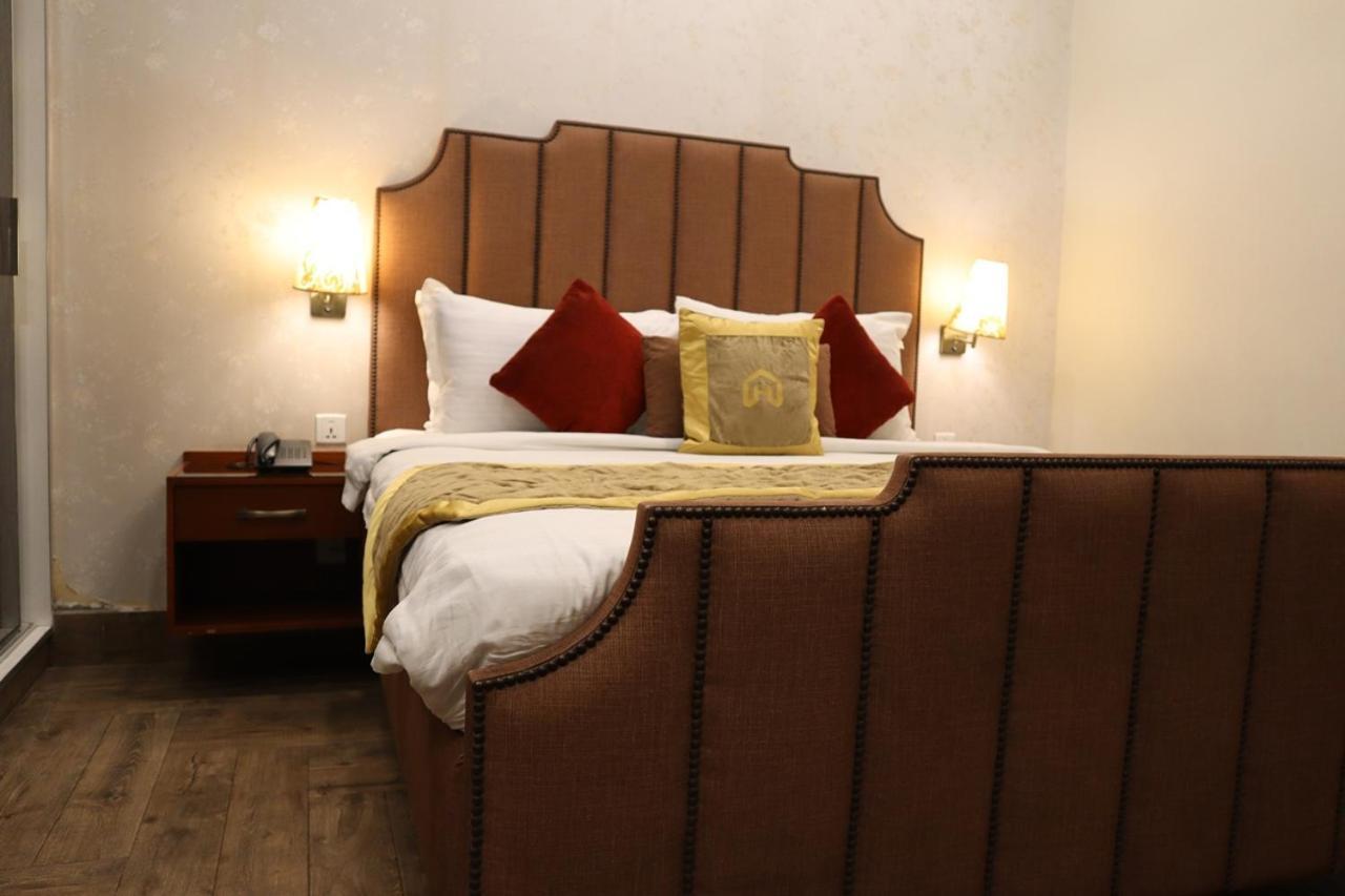 Hayyat Luxury Hotel Suites Лахор Экстерьер фото