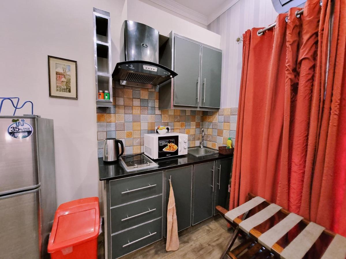 Hayyat Luxury Hotel Suites Лахор Экстерьер фото