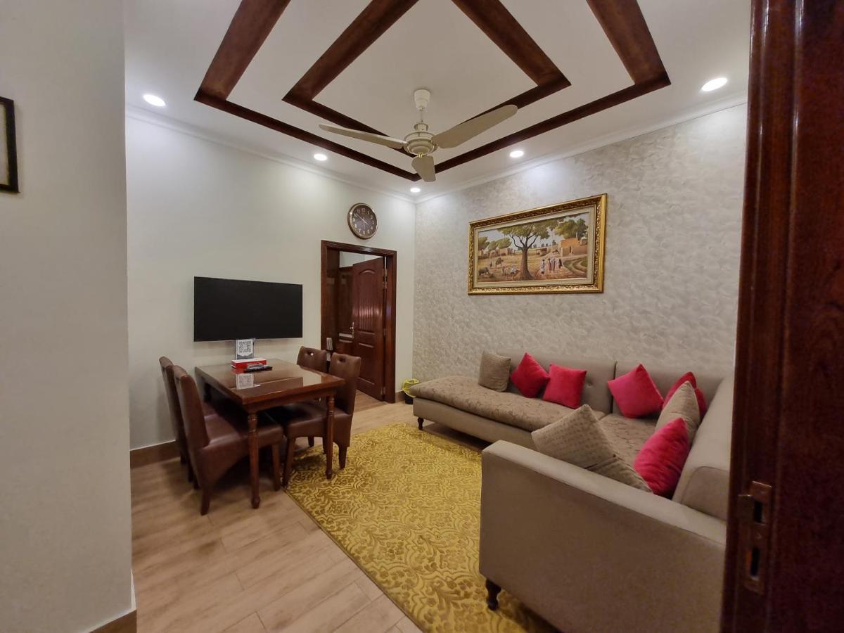 Hayyat Luxury Hotel Suites Лахор Экстерьер фото